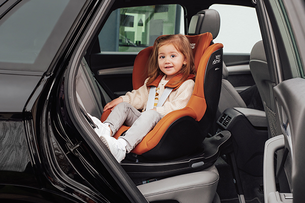 Fotelik samochodowy z systemem ISOFIX zamontowany w aucie